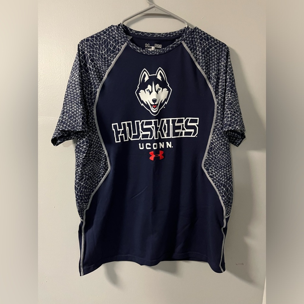 UConn heat gear tshirt